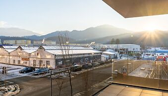 MoHost Urban Plaza