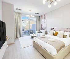 Stylish Ground-floor Studio JVC