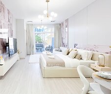 Stylish Ground-floor Studio JVC