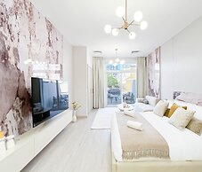 Stylish Ground-floor Studio JVC