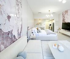 Stylish Ground-floor Studio JVC