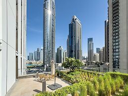 Delujo Stays – Burj Crown Collection