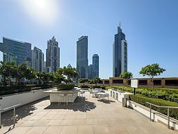 Delujo Stays – Burj Crown Collection