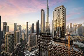 Delujo Stays – Burj Crown Collection