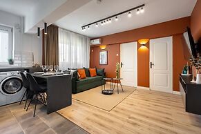 Colorful Bright 2BR on Iconic Calea Victoriei