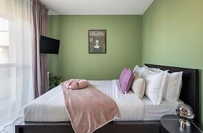 Colorful Bright 2BR on Iconic Calea Victoriei