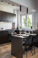 Colorful Bright 2BR on Iconic Calea Victoriei