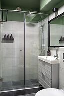 Colorful Bright 2BR on Iconic Calea Victoriei