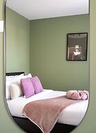 Colorful Bright 2BR on Iconic Calea Victoriei