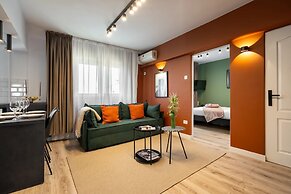 Colorful Bright 2BR on Iconic Calea Victoriei