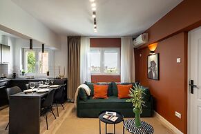 Colorful Bright 2BR on Iconic Calea Victoriei