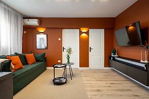 Colorful Bright 2BR on Iconic Calea Victoriei