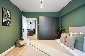 Colorful Bright 2BR on Iconic Calea Victoriei