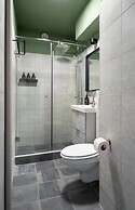 Colorful Bright 2BR on Iconic Calea Victoriei