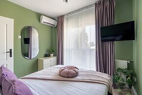 Colorful Bright 2BR on Iconic Calea Victoriei
