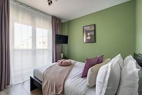 Colorful Bright 2BR on Iconic Calea Victoriei