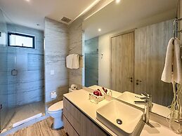 2BR Iconic Oceanfront Escape