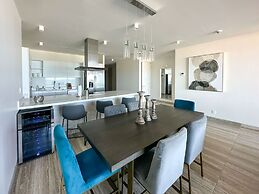2BR Iconic Oceanfront Escape