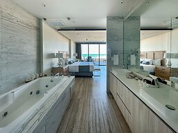2BR Iconic Oceanfront Escape