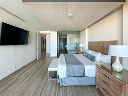 2BR Iconic Oceanfront Escape