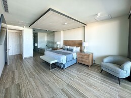2BR Iconic Oceanfront Escape