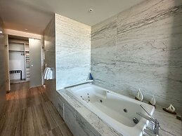 2BR Iconic Oceanfront Escape