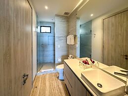 2BR Iconic Oceanfront Escape