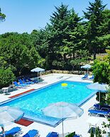 Bluewhite Studio - Mountain View by the Pool