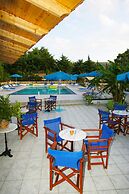 Bluewhite Studio - Mountain View by the Pool