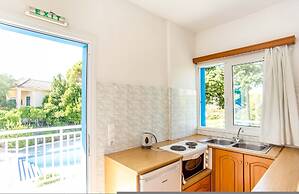 Bluewhite Studio - Mountain View by the Pool