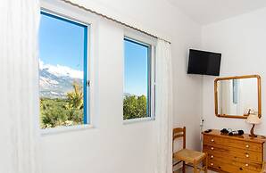 Bluewhite Studio - Mountain View by the Pool