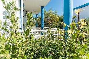 Bluewhite Studio - Garden by the Pool