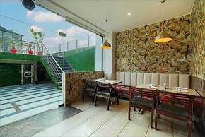 Sallow Royal Suites by Dew Drop