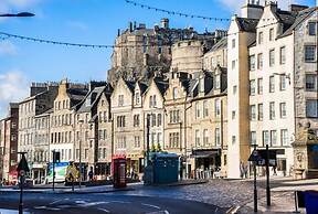 Charming Edinburgh Apartment Beside Edinburgh Castle