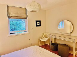 Charming Edinburgh Apartment Beside Edinburgh Castle