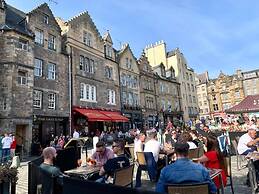 Charming Edinburgh Apartment Beside Edinburgh Castle