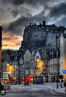 Charming Edinburgh Apartment Beside Edinburgh Castle