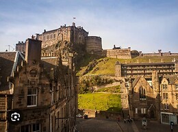 Charming Edinburgh Apartment Beside Edinburgh Castle