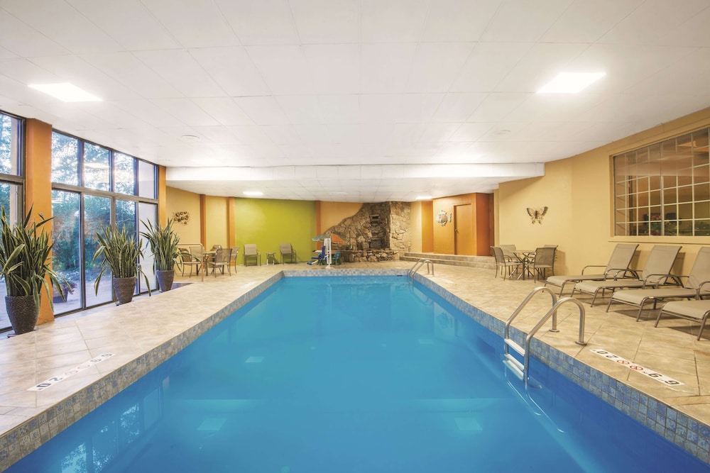 Mountain Valley Inn & Suites