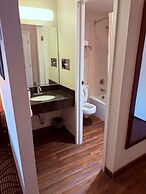 Mountain Valley Inn & Suites