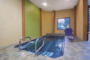 Mountain Valley Inn & Suites