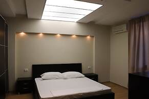 Danis Hotel