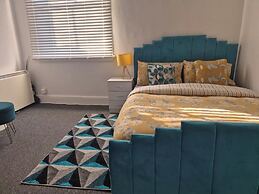1 Bed Apartment - Sleeps 4 - City Centre