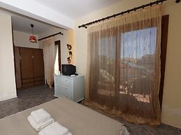 Azalia House by Rentalspro