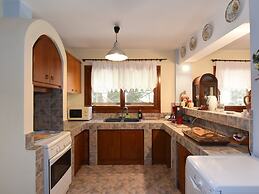 Azalia House by Rentalspro