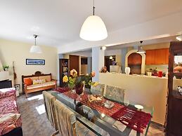 Azalia House by Rentalspro