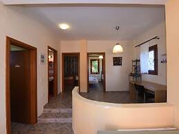 Azalia House by Rentalspro