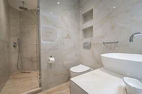 Sabbia Seafront Apartment 4 by Rentalspro