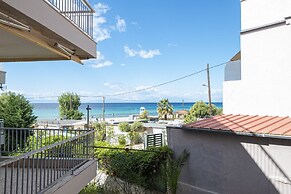 Sabbia Seafront Apartment 4 by Rentalspro