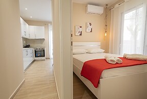 Sabbia Seafront Apartment 4 by Rentalspro